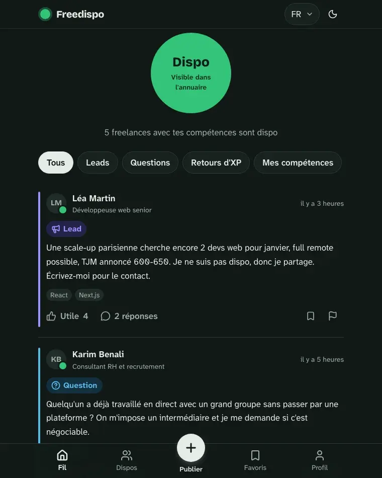 Le fil. Ta bulle de statut en haut, puis les leads, questions et retours d'XP de la communauté.